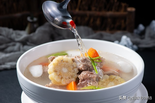 豬蹄湯下奶堵奶_寶媽沒奶吃什么_哺乳期奶水不足原因